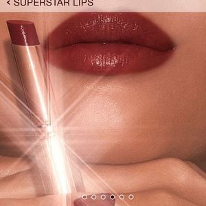 Charlotte Tilbury SUPERSTAR LIPS
WALK OF NO SHAME
PREVIOUSLY "WALK OF SHAME"